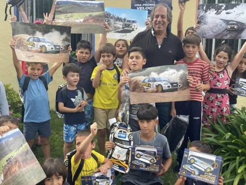Ancap de Pan de Azúcar donó al Club del Niño Jacinto Vera autos réplicas del Mitsubishi de Gustavo Trelles