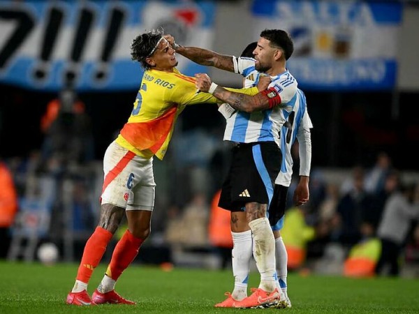 El colombiano Richard Ríos fue ‘emboscado’ y llevado a lugar en donde Nicolás Otamendi lo esperaba con guantes de boxeo puestos