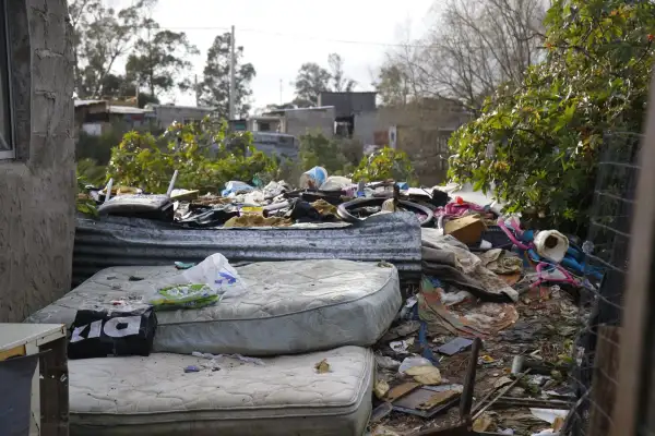 Intendencia adelantó el realojo de una familia de Los Eucaliptus evacuada por el temporal