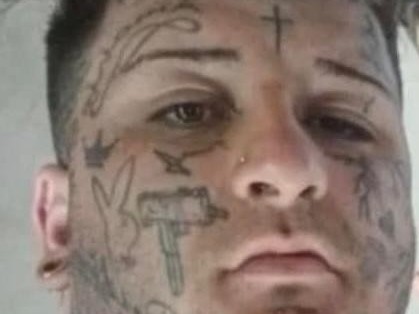 La Policía busca a u...