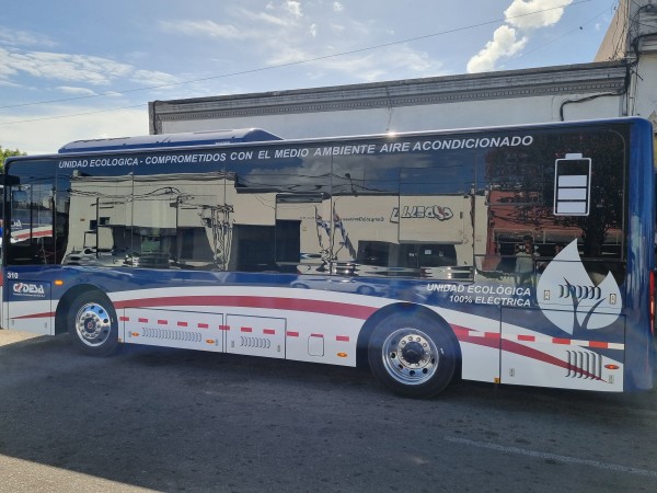 Codesa presentó su ómnibus 100% eléctrico, “es un hito para el departamento”, aseguró el director general de la empresa