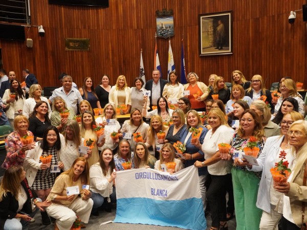 Homenaje a mujeres d...