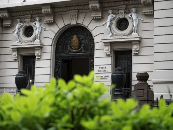 Un hombre ingresó co...