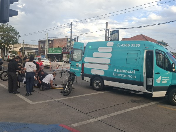 Choque entre auto y...