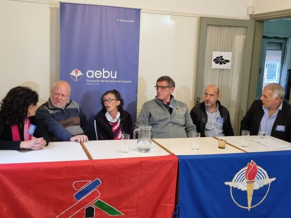 AEBU en conflicto: llevan a cabo movilizaciones sorpresivas en defensa de la Caja de Jubilaciones y Pensiones Bancarias
