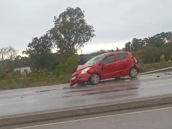 Un auto despistó y c...