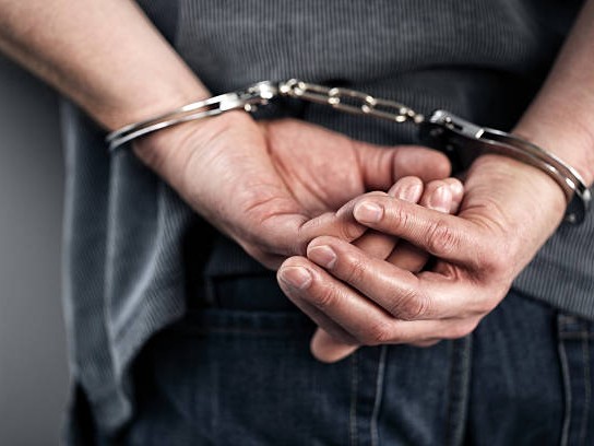 Hurtó más de 10 mil pesos del interior de una camioneta; fue condenado pero no irá a prisión
