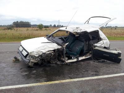 Conductora en grave estado luego de chocar contra camión