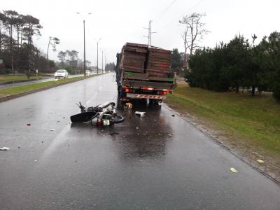 Otra moto, otro camión, otro muerto