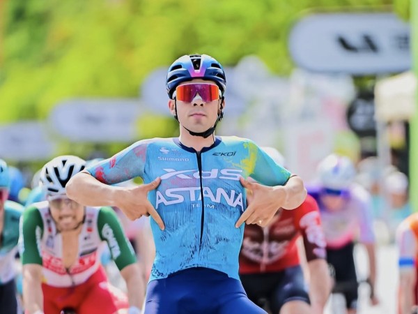 El ciclista fernandino Thomas Silva Coussan ganó una etapa en China y lidera la clasificación general