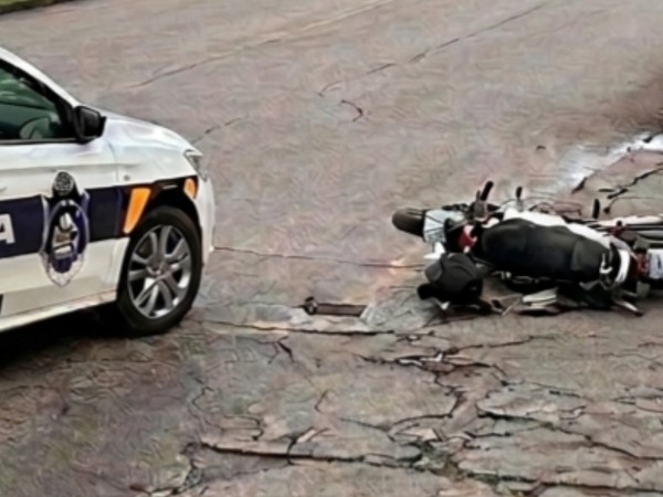 Un motociclista y su...
