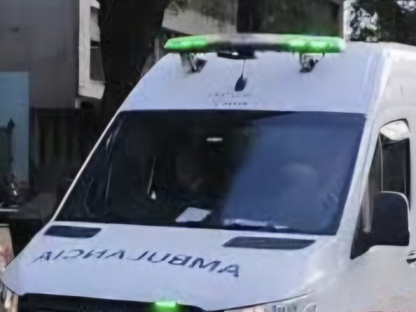 Choque entre auto y...