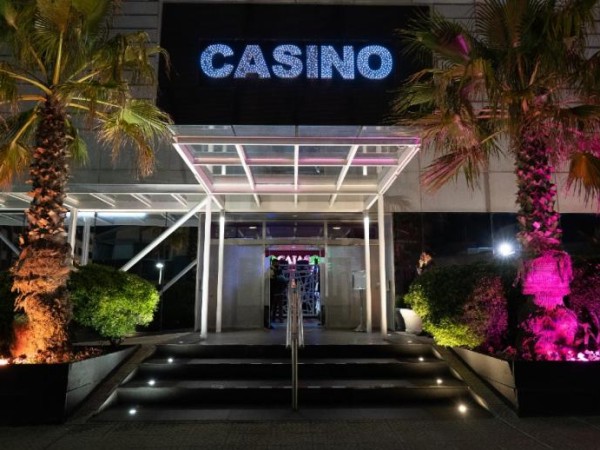 Dos cubanos discutie...