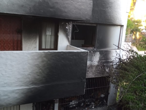 Incendio en apartamento céntrico dejó pérdidas totales y ocasionó la evacuación de un edificio