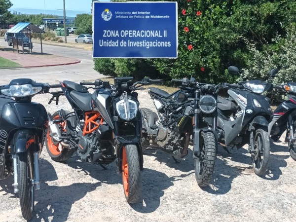 Policía allanó 8 cas...