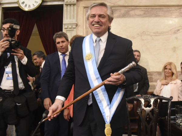 Alberto Fernandez, inhibiciones de bienes, argentina, ex presidente,