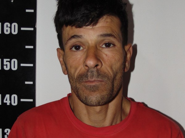 Dos hombres ingresaron de madrugada a una vivienda, dispararon contra ella y se llevaron bebidas alcohólicas