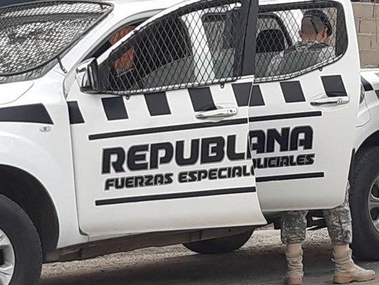 Ebrio, robos, policía