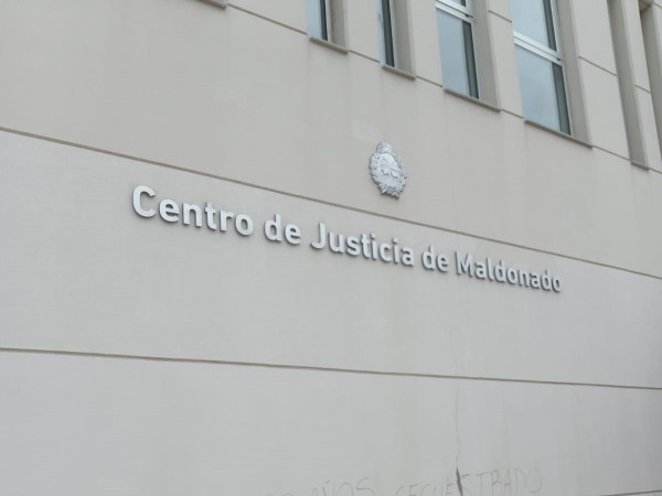 Condenaron a ocho años de prisión a la mujer que participó del copamiento a su familia en Maldonado Park