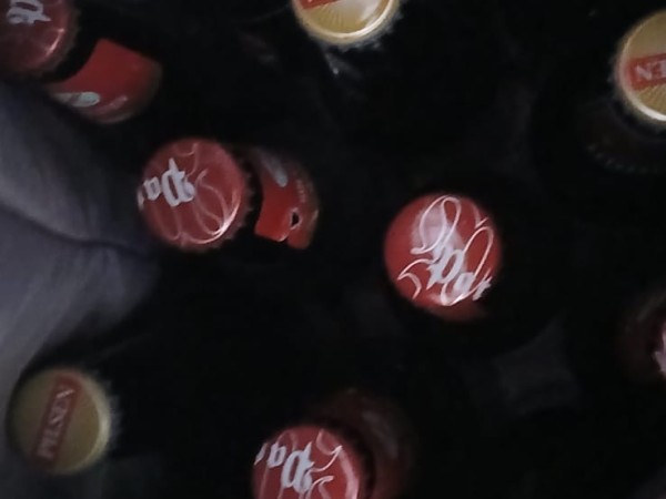Un hombre robó varias bebidas espirituosas pero no pudo disfrutarlas porque lo atrapó la policía