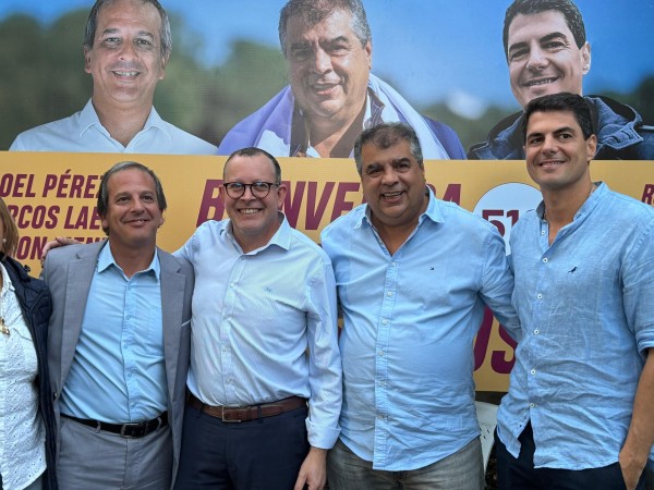 Rodrigo Blás recibe apoyos de Cabildo Abierto y de dirigente colorado