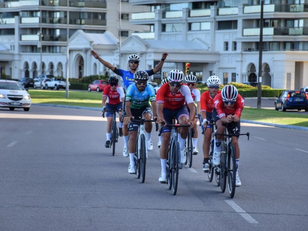 El colombiano José Hodeg se coronó campeón panamericano en un vibrante sprint final en Punta del Este