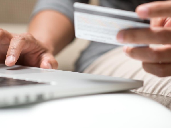 Mujer denunció estafa por compras de más de $35.000 realizadas con su tarjeta