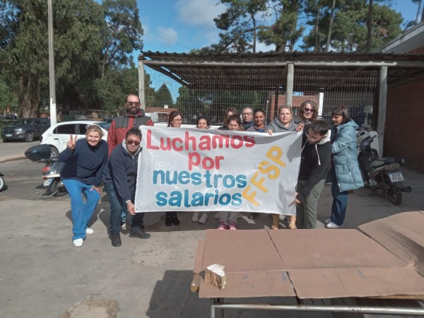Trabajadores de empresa tercerizada de Hospital de Maldonado reclaman pago de salarios