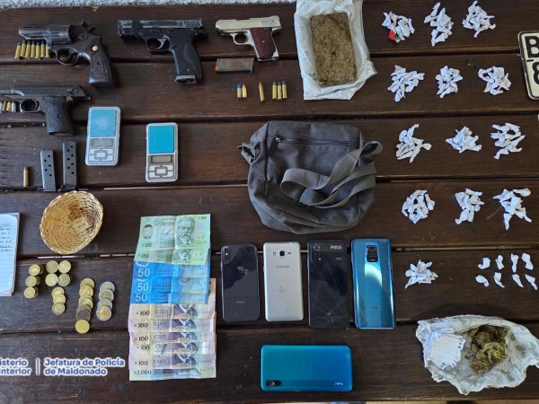 Operación “Lady Smile”: aclararon rapiña, incautaron armas y drogas, y detuvieron a varios implicados