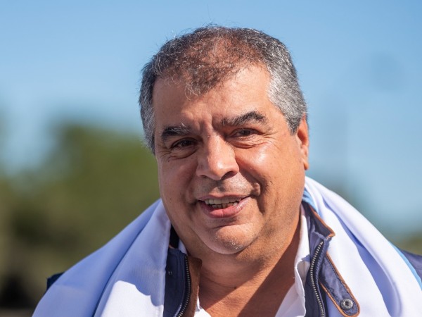Rodrigo Blás solicita retiro de cartelería política en espacios no autorizados
