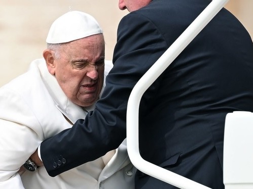 La salud del papa Francisco no mejora: sufre “neumonía bilateral” y su cuadro clínico es “grave”