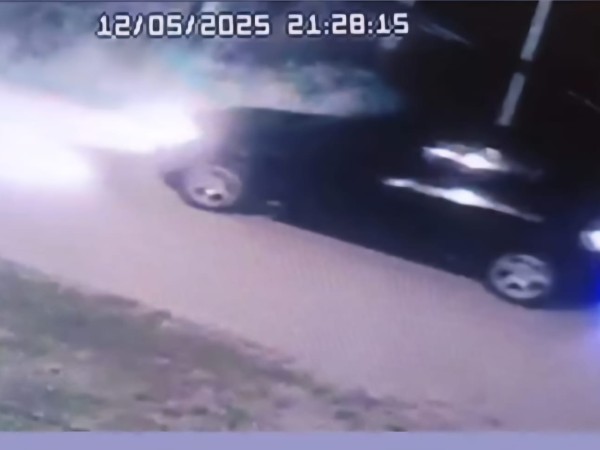 La policía busca con...