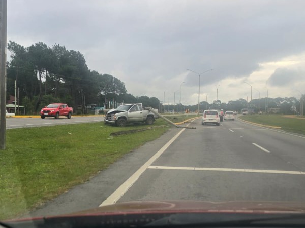 Una camioneta chocó...
