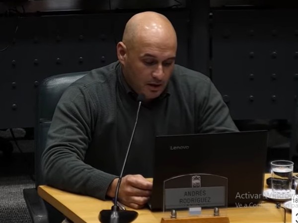 Edil blanco sobre re...