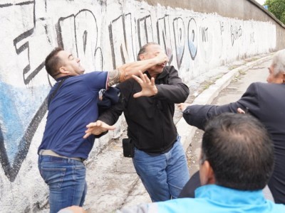 ¡Qué piña!: el ministro de Seguridad de Buenos Aires fue agredido por manifestantes tras la muerte de un chofer de colectivo