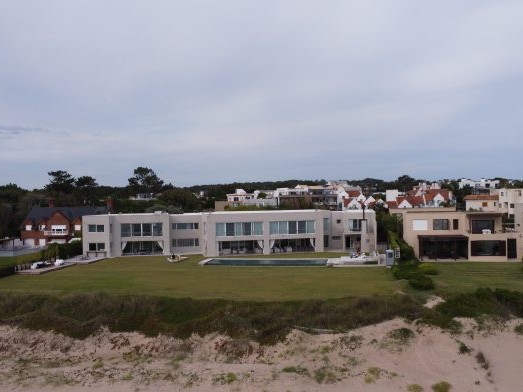 SCJ desestimó recurso interpuesto por exempleada doméstica de un empresario argentino; estaban en juicio por reclamos salariales