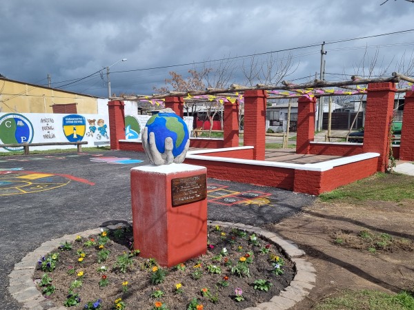 Comisión de vecinos y Municipio de Maldonado remodelaron la plaza central del barrio Cerro Pelado