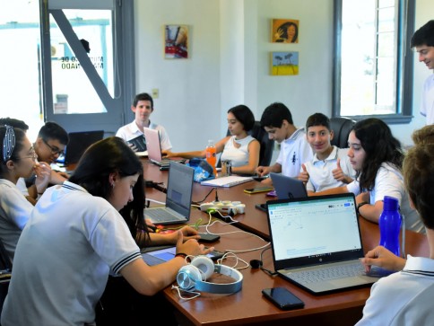 Estudiantes del Liceo N° 4 clasificaron a la final del concurso de ingeniería aeroespacial más importante del mundo