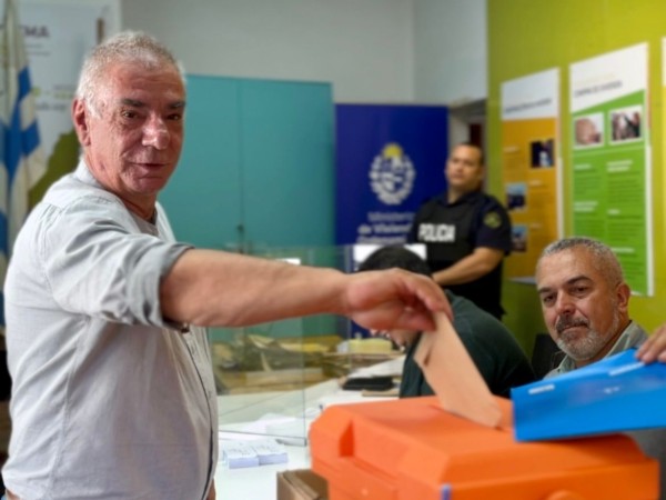 Votó Antonini: “Vamos a ir a festejar a la plaza porque vamos a ganar”