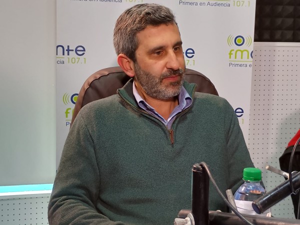 Senador Caggiani: Hay sectores de la oposición que están como mamados en cumpleaños pegándole a una piñata