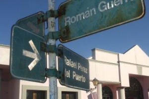 Colocan carteles  viales en diferentes ciudades