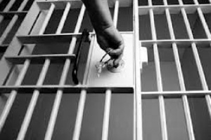 Lo vio salir de su casa con lo que le robaba, avisó y lo detuvieron