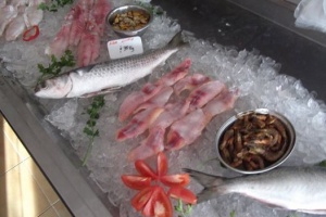 Viernes Santo activa venta de pescado en puerto de Punta del Este
