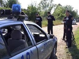 Hombre atacado a golpes por tres ladrones