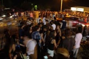 Aplican multas a propietarios donde hubo fiestas no autorizadas este verano