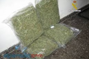 Viuda procesada por tener más de dos kilos de marihuana y cocaína en su casa