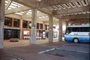 Vecinos de Punta del Este resisten que les quiten la terminal de ómnibus