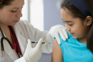 Vacunan contra gripe, varicela y sarampión