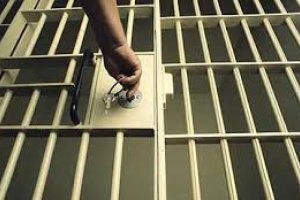 Fue a denunciar un robo y le detuvieron por un robo cometido en 2008