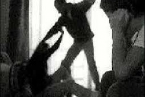 Niño herido al defender a su madre de una golpiza